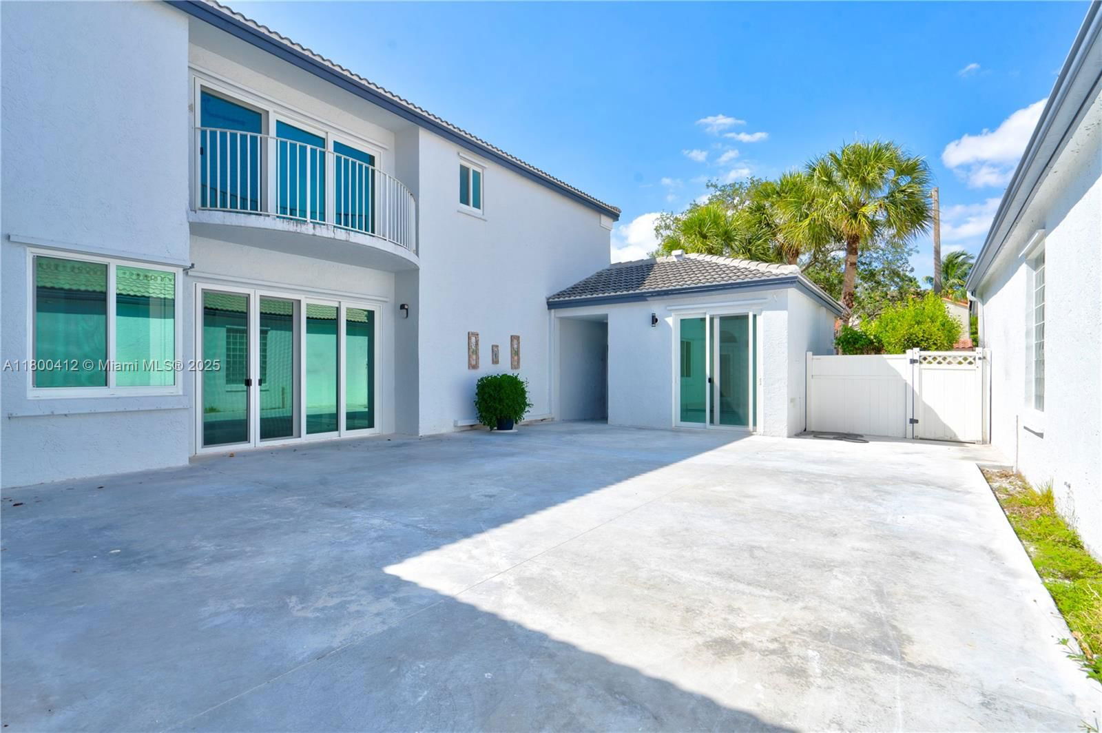Real estate property located at 15843 10th St, Broward, Towngate, Pembroke Pines, FL