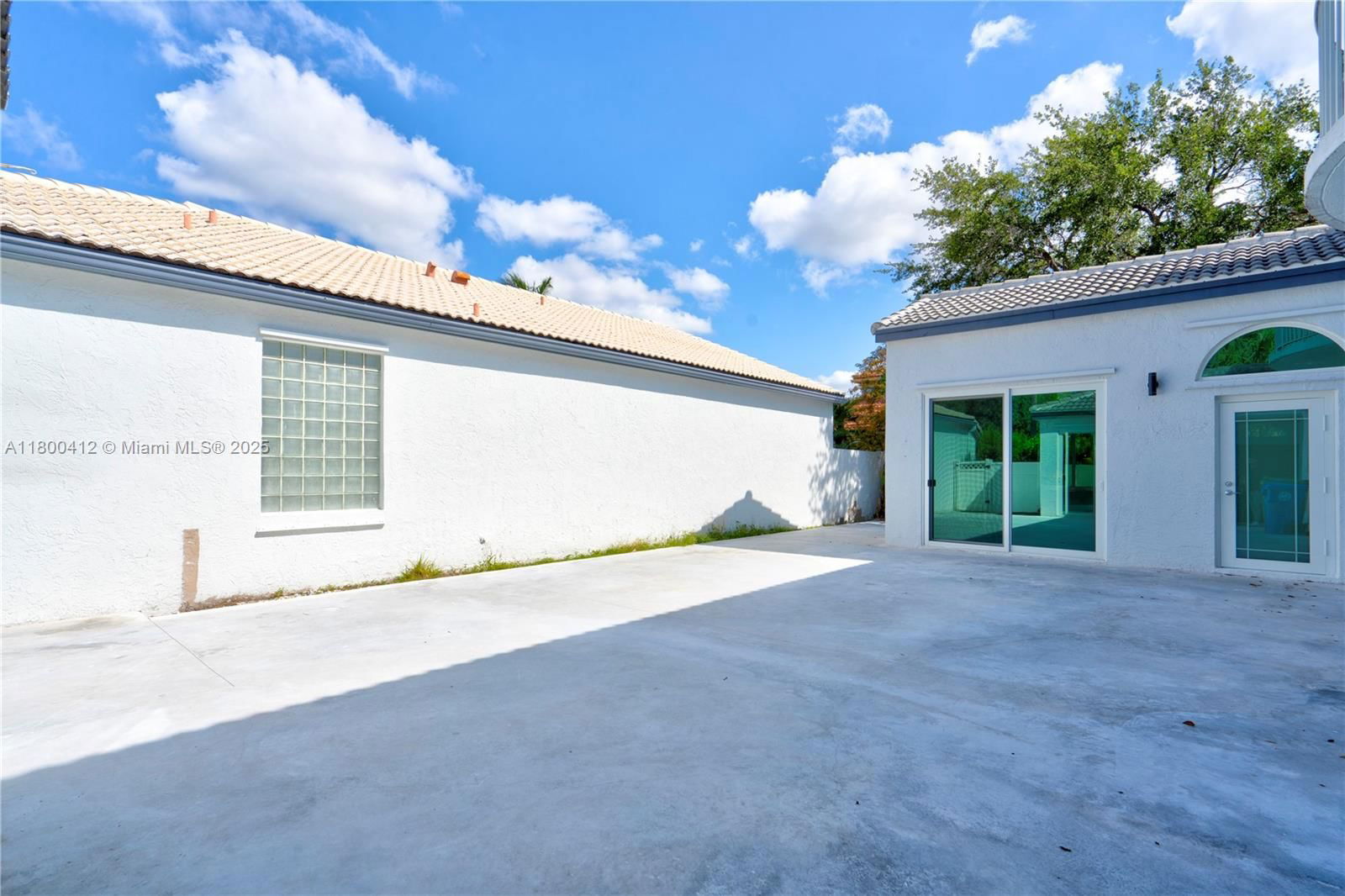 Real estate property located at 15843 10th St, Broward, Towngate, Pembroke Pines, FL