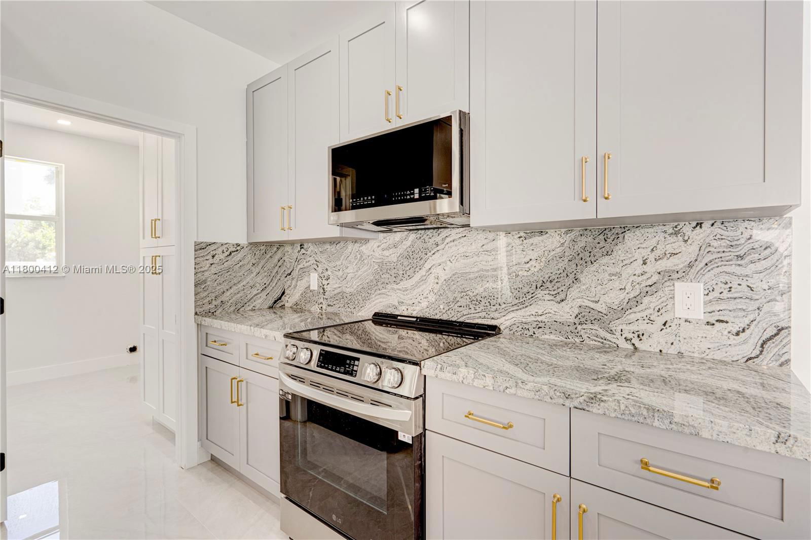 Real estate property located at 15843 10th St, Broward, Towngate, Pembroke Pines, FL