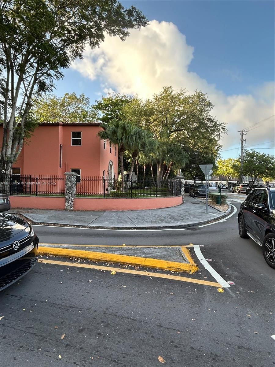 Real estate property located at 3335 Franklin Ave, Miami-dade, The Royal Gardens, Miami, FL