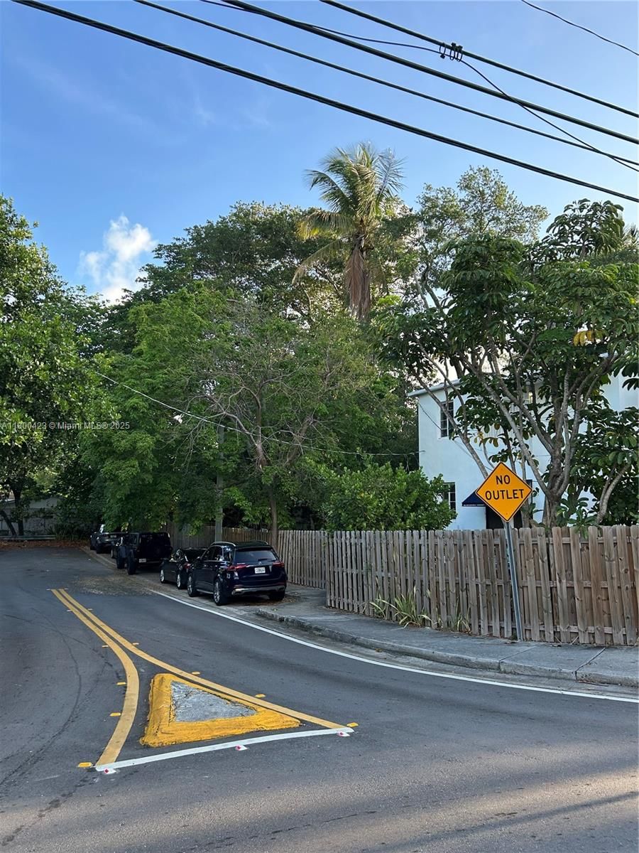 Real estate property located at 3335 Franklin Ave, Miami-dade, The Royal Gardens, Miami, FL