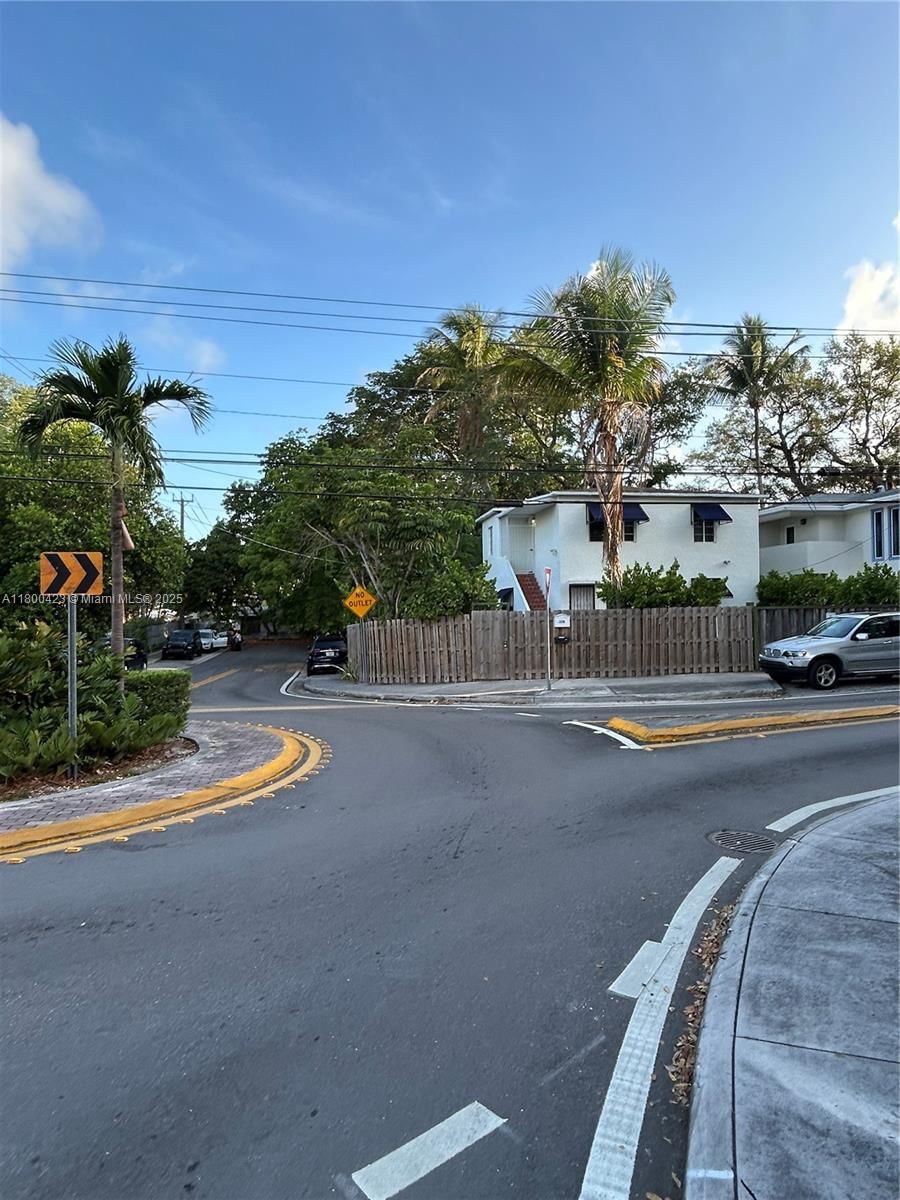 Real estate property located at 3335 Franklin Ave, Miami-dade, The Royal Gardens, Miami, FL