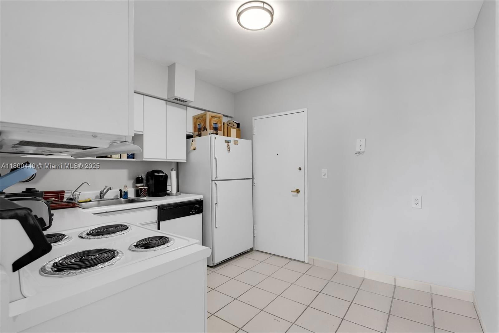 Real estate property located at 5700 Collins Ave #4A, Miami-dade, Seacoast 5700 Condo, Miami Beach, FL
