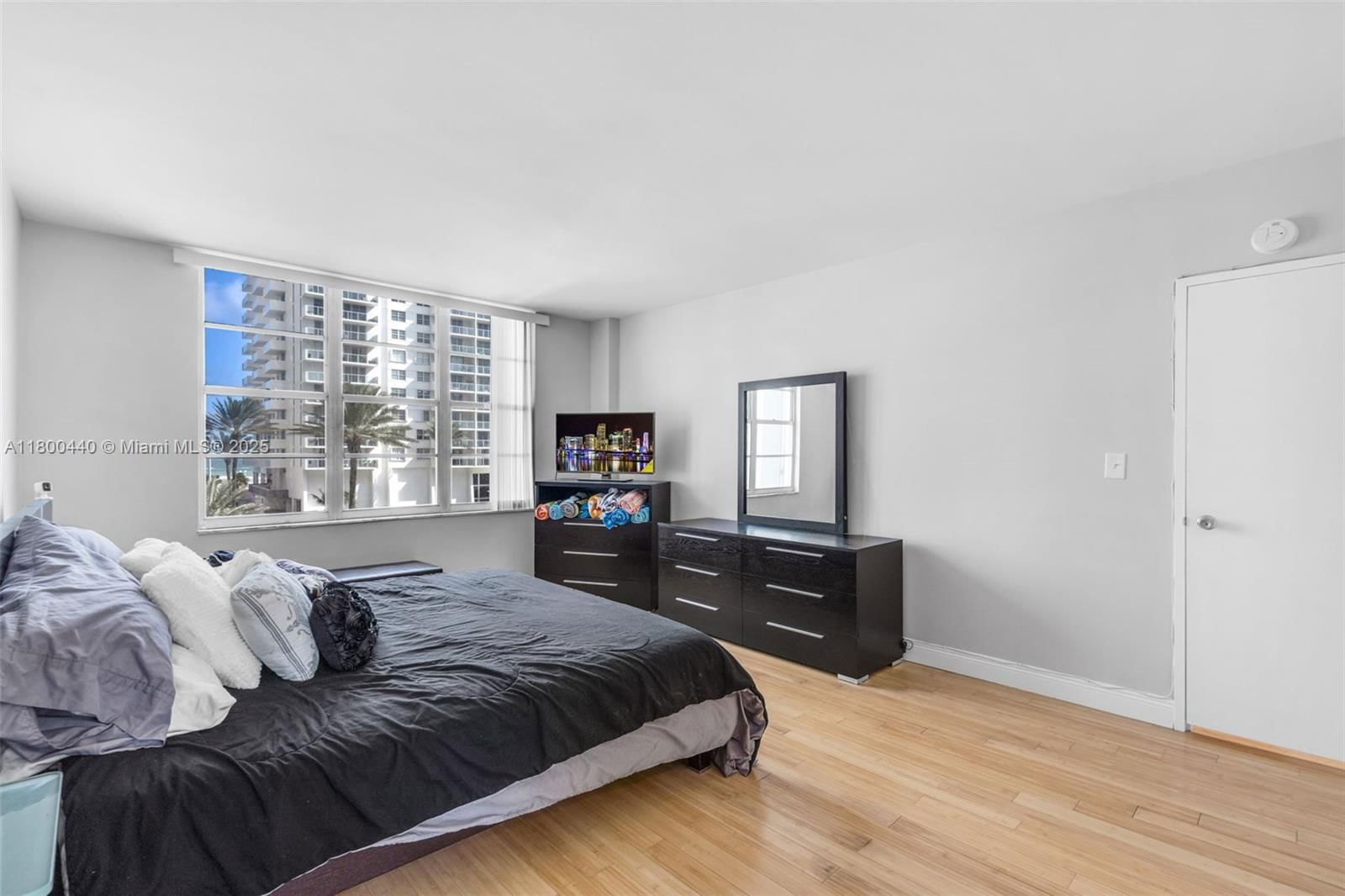 Real estate property located at 5700 Collins Ave #4A, Miami-dade, Seacoast 5700 Condo, Miami Beach, FL
