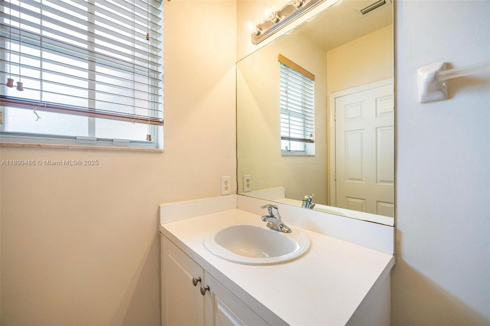 Real estate property located at 2884 2nd Dr #3, Miami-dade, Fiji Condo No 2, Homestead, FL