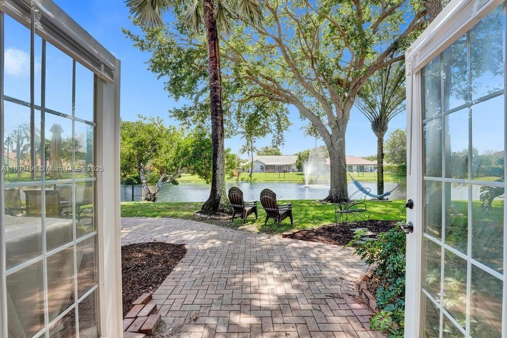 Real estate property located at 9471 Oak Grove Cir, Broward, Oak Grove At Forest Ridge, Davie, FL