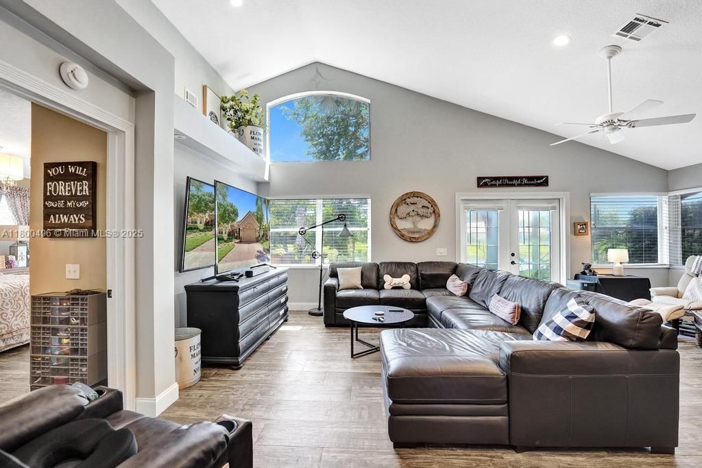 Real estate property located at 9471 Oak Grove Cir, Broward, Oak Grove At Forest Ridge, Davie, FL