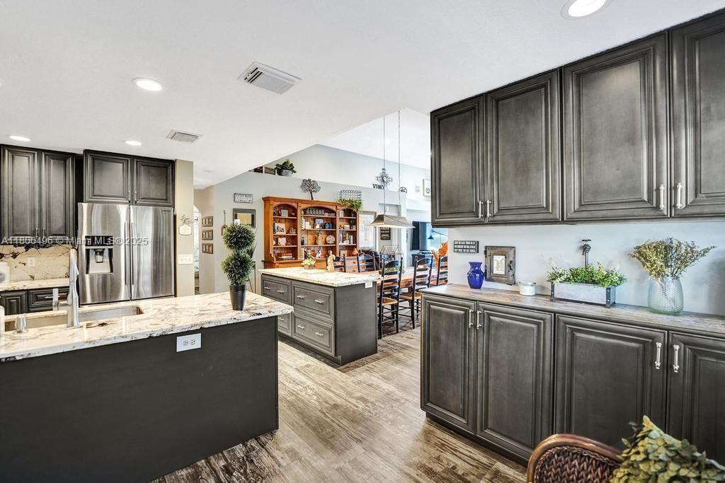 Real estate property located at 9471 Oak Grove Cir, Broward, Oak Grove At Forest Ridge, Davie, FL