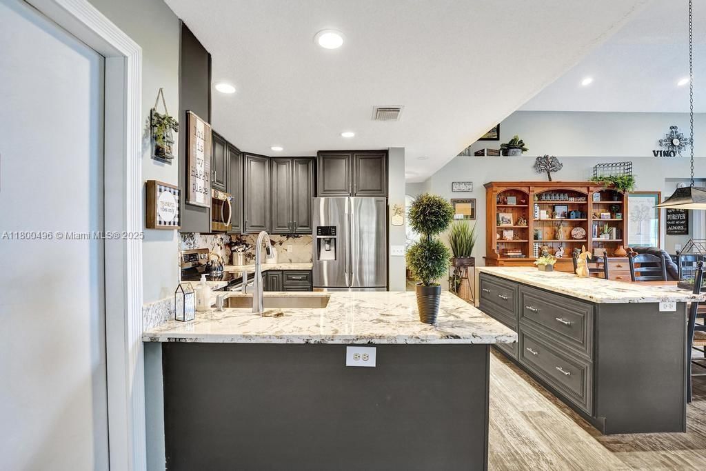 Real estate property located at 9471 Oak Grove Cir, Broward, Oak Grove At Forest Ridge, Davie, FL