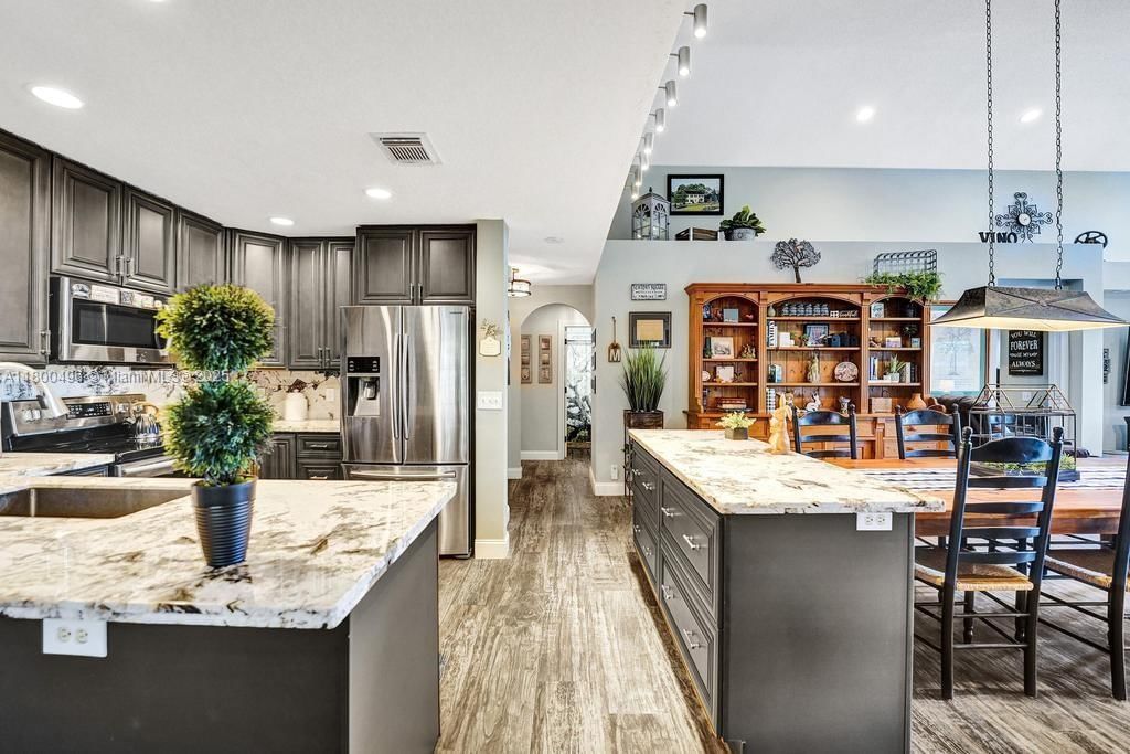 Real estate property located at 9471 Oak Grove Cir, Broward, Oak Grove At Forest Ridge, Davie, FL