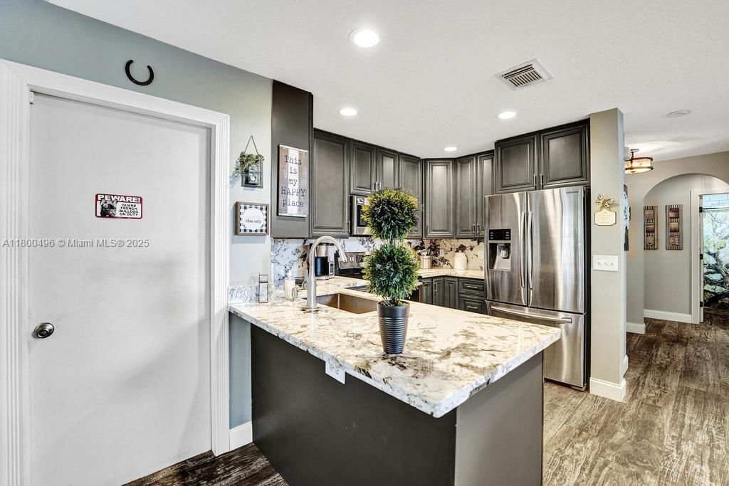 Real estate property located at 9471 Oak Grove Cir, Broward, Oak Grove At Forest Ridge, Davie, FL