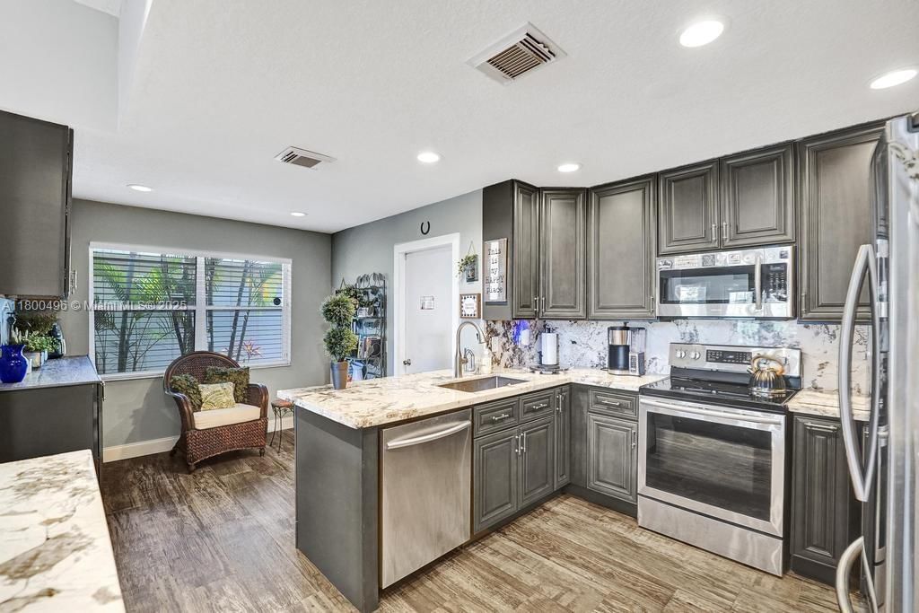 Real estate property located at 9471 Oak Grove Cir, Broward, Oak Grove At Forest Ridge, Davie, FL