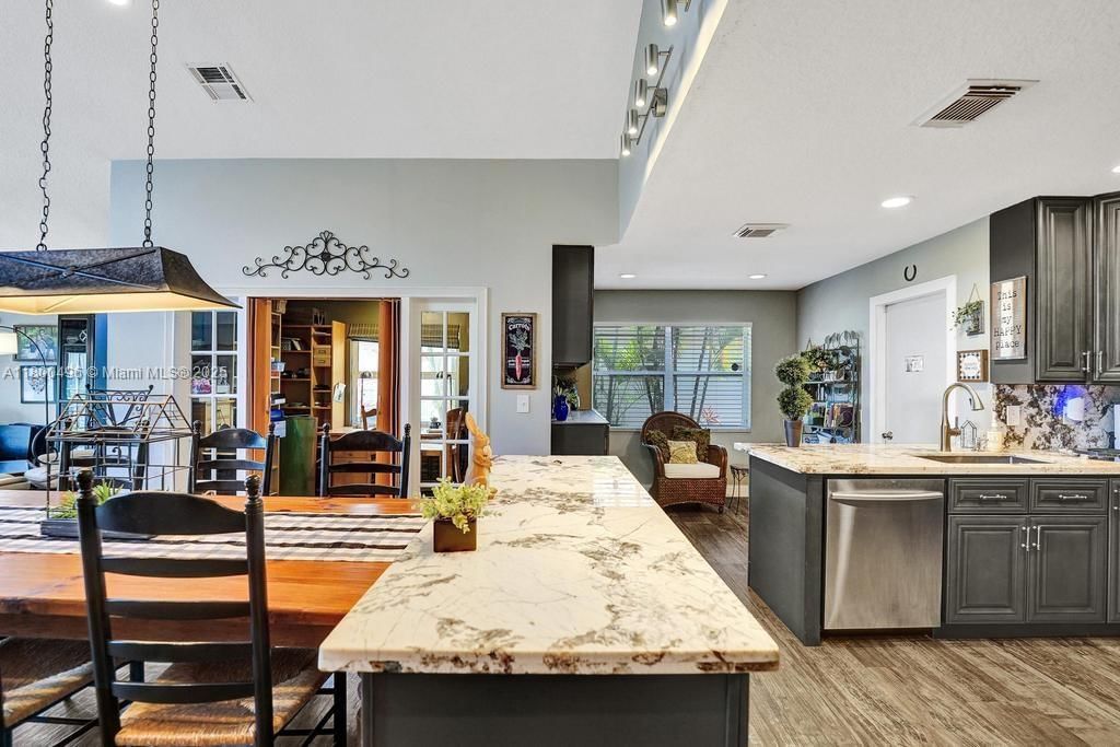 Real estate property located at 9471 Oak Grove Cir, Broward, Oak Grove At Forest Ridge, Davie, FL