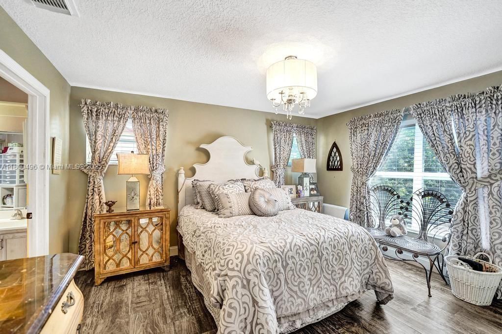 Real estate property located at 9471 Oak Grove Cir, Broward, Oak Grove At Forest Ridge, Davie, FL