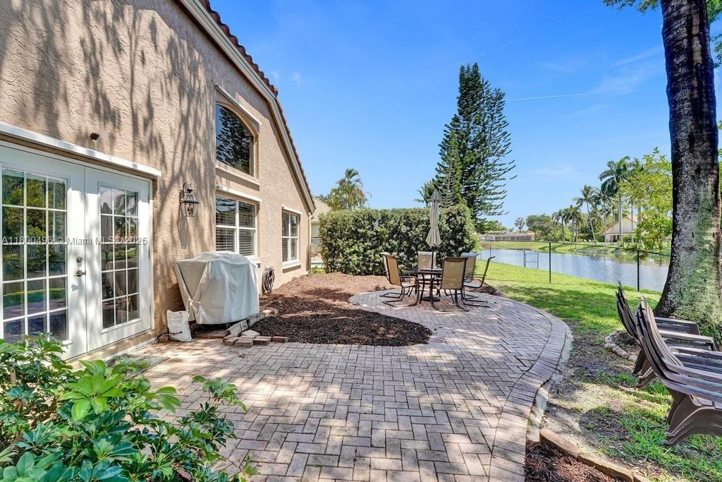 Real estate property located at 9471 Oak Grove Cir, Broward, Oak Grove At Forest Ridge, Davie, FL