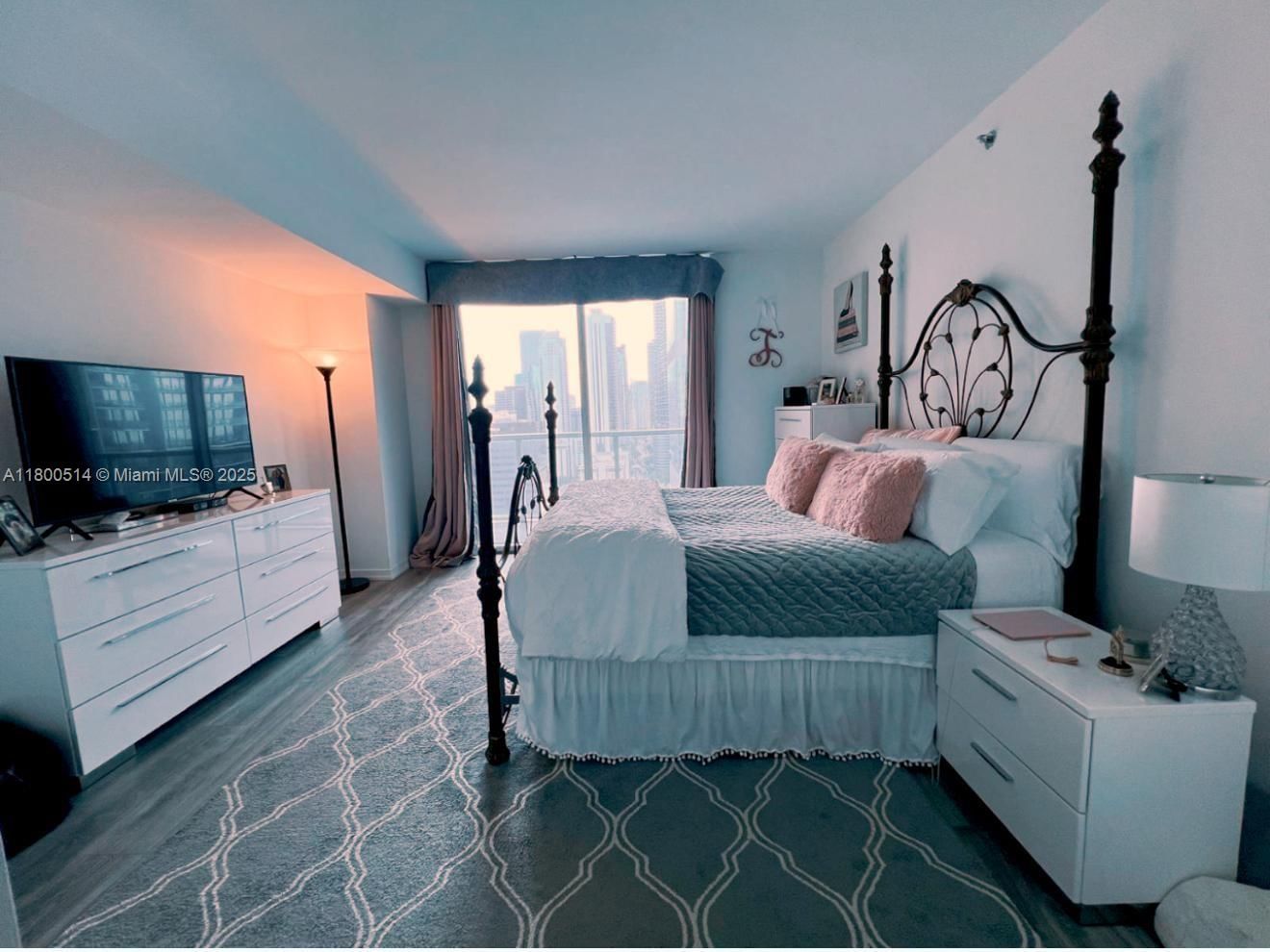 Real estate property located at 55 6th St #2304, Miami-dade, 500 Brickell West Condo, Miami, FL