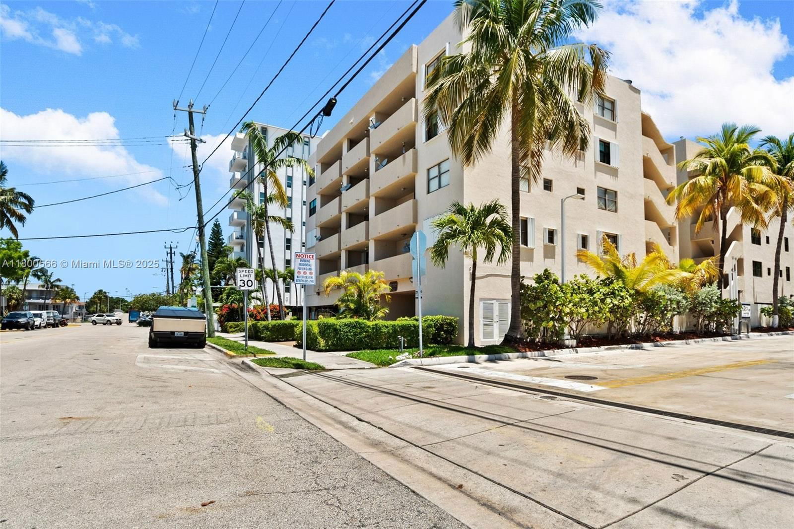 Real estate property located at 7125 Bay Dr #201, Miami-dade, Bay Plaza Condo, Miami Beach, FL