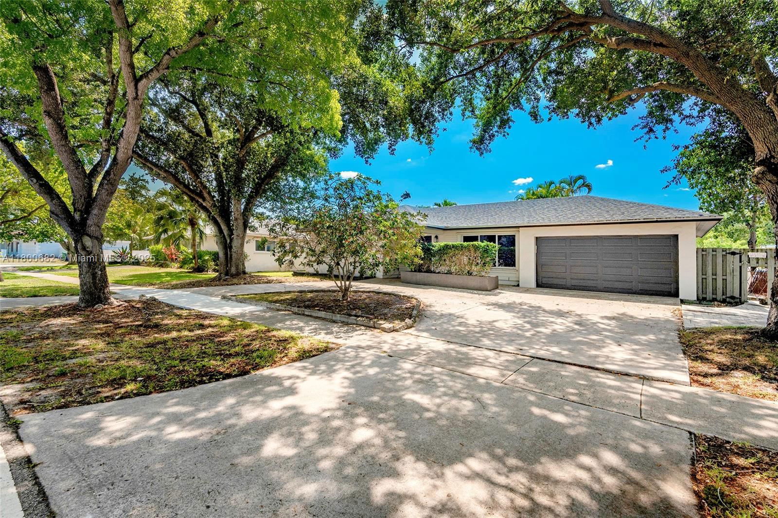 Real estate property located at 5711 118th Ave, Broward, Flamingo Gardens-live Oak, Cooper City, FL