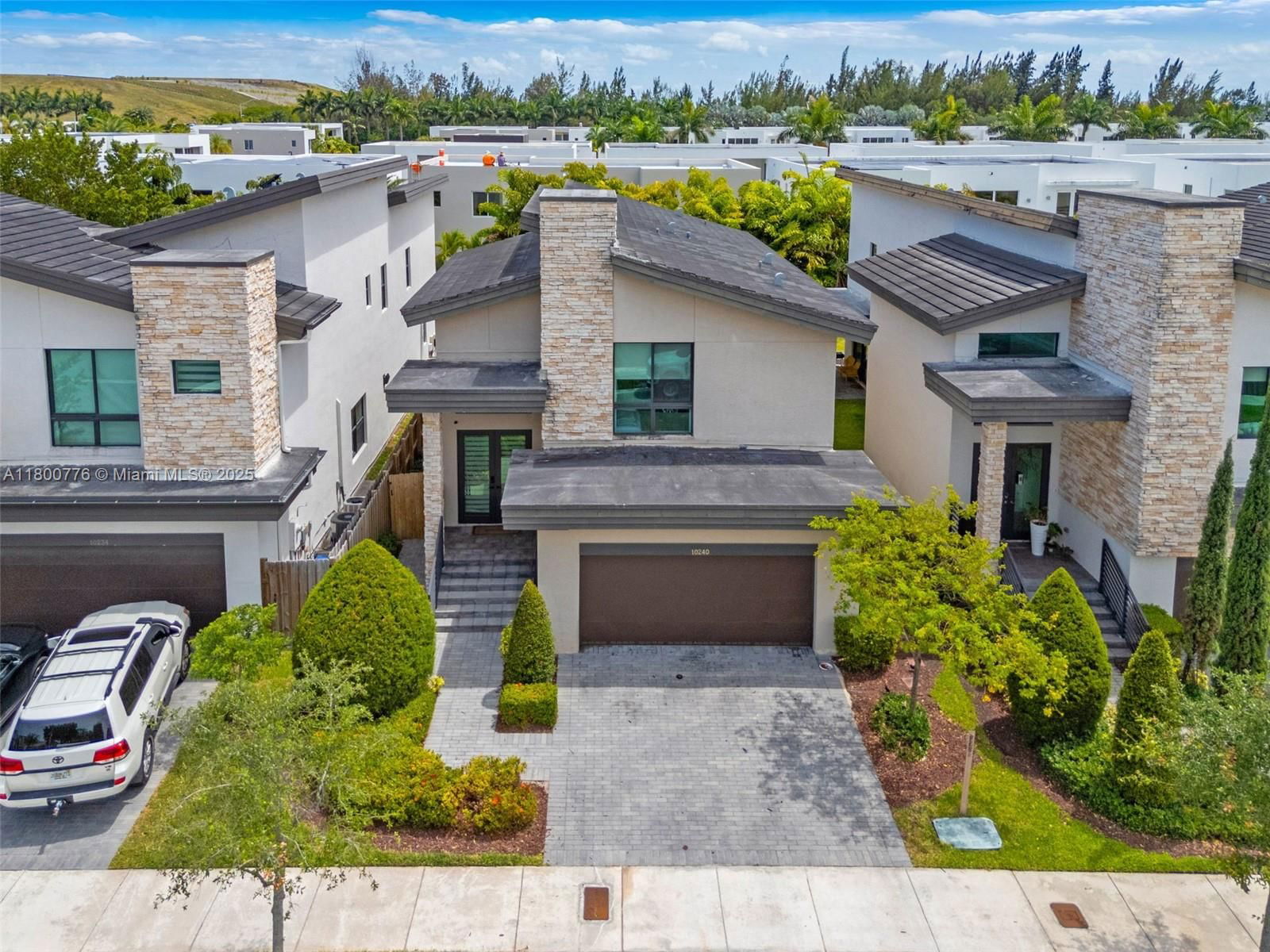 Real estate property located at 10240 76th Terrace, Miami-dade, Pinnacle At Doral, Doral, FL