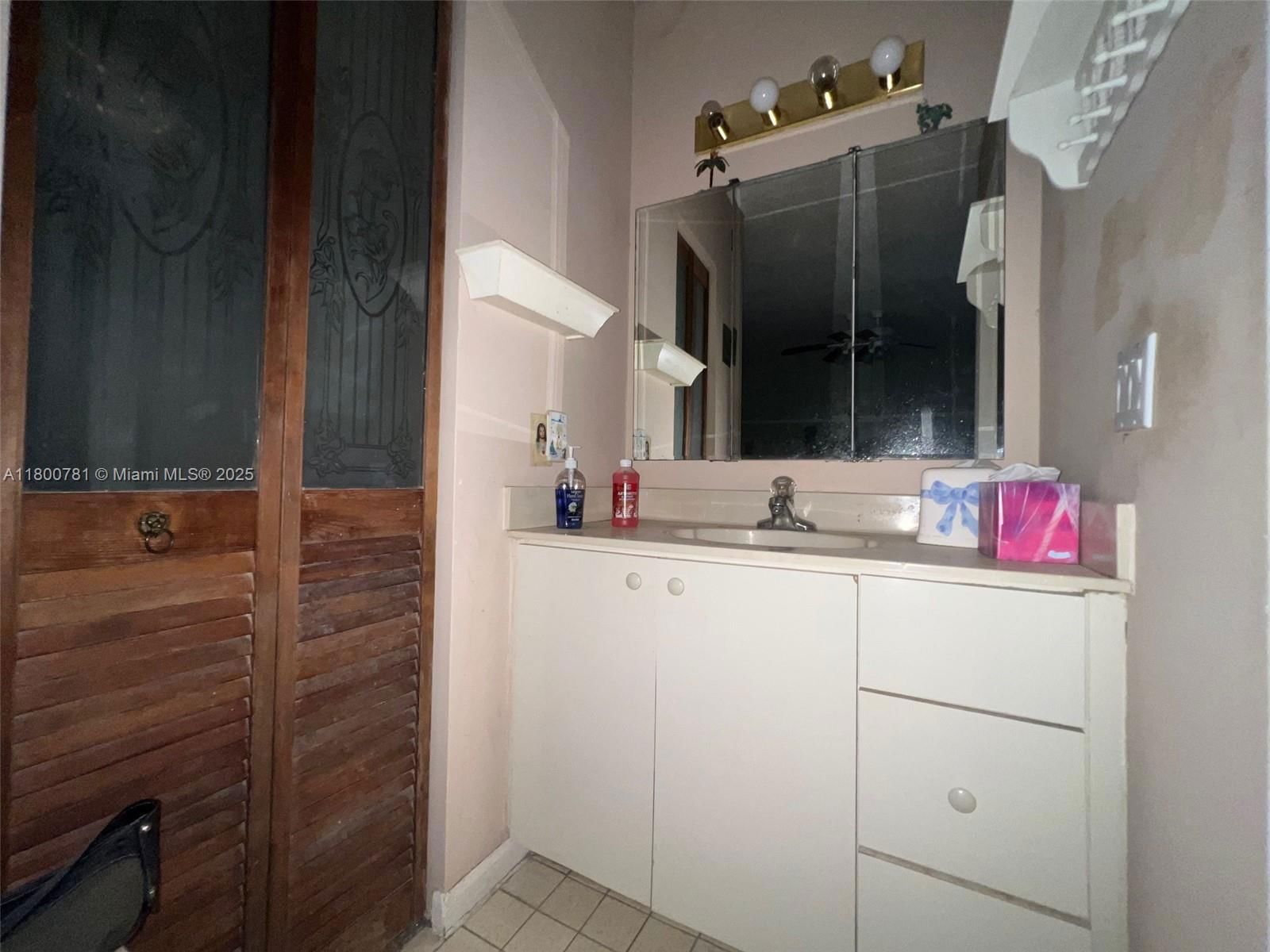 Real estate property located at 460 23rd St #118, Miami-dade, Golden Gate Condo Phase I, Hialeah, FL