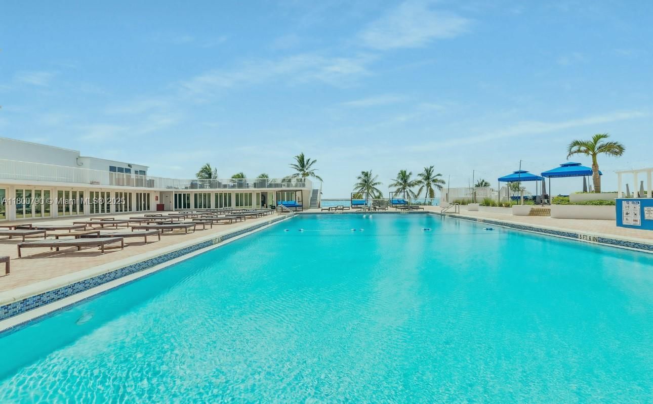 Real estate property located at 5401 Collins Ave #428, Miami-dade, The Carriage House Condo, Miami Beach, FL