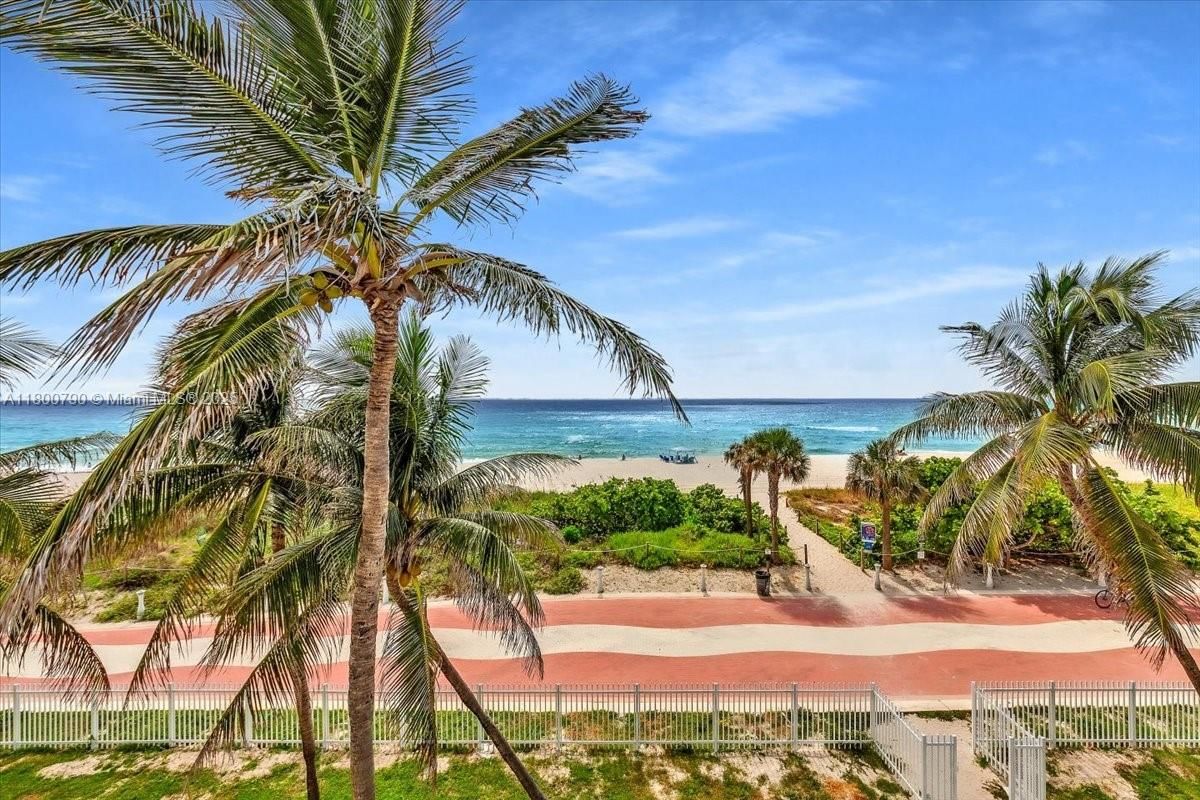 Real estate property located at 5401 Collins Ave #428, Miami-dade, The Carriage House Condo, Miami Beach, FL
