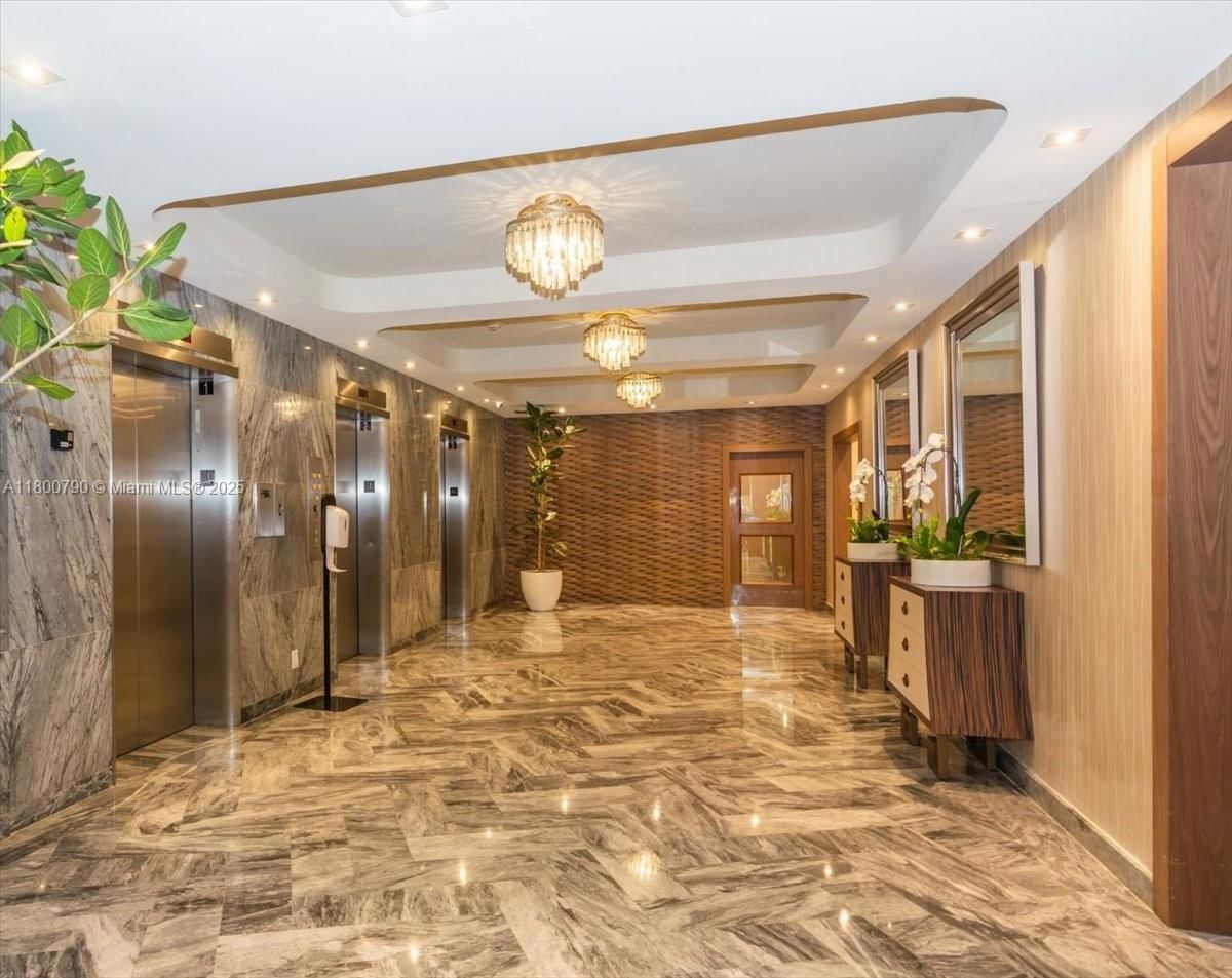 Real estate property located at 5401 Collins Ave #428, Miami-dade, The Carriage House Condo, Miami Beach, FL