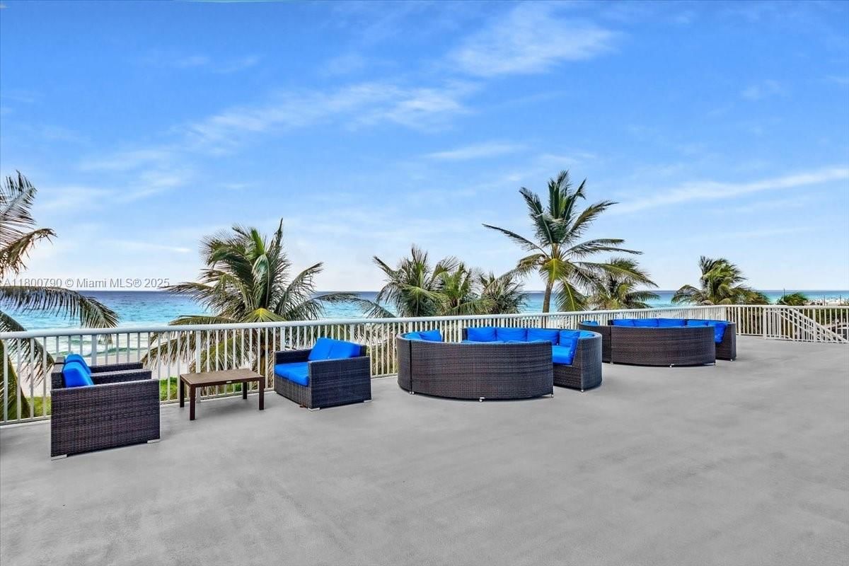 Real estate property located at 5401 Collins Ave #428, Miami-dade, The Carriage House Condo, Miami Beach, FL