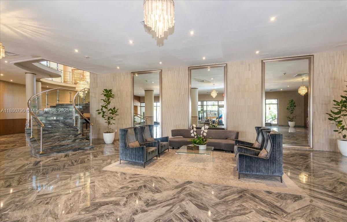 Real estate property located at 5401 Collins Ave #428, Miami-dade, The Carriage House Condo, Miami Beach, FL