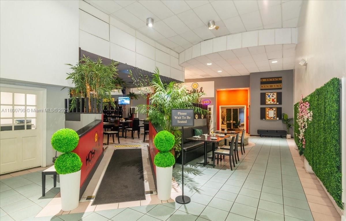 Real estate property located at 5401 Collins Ave #428, Miami-dade, The Carriage House Condo, Miami Beach, FL