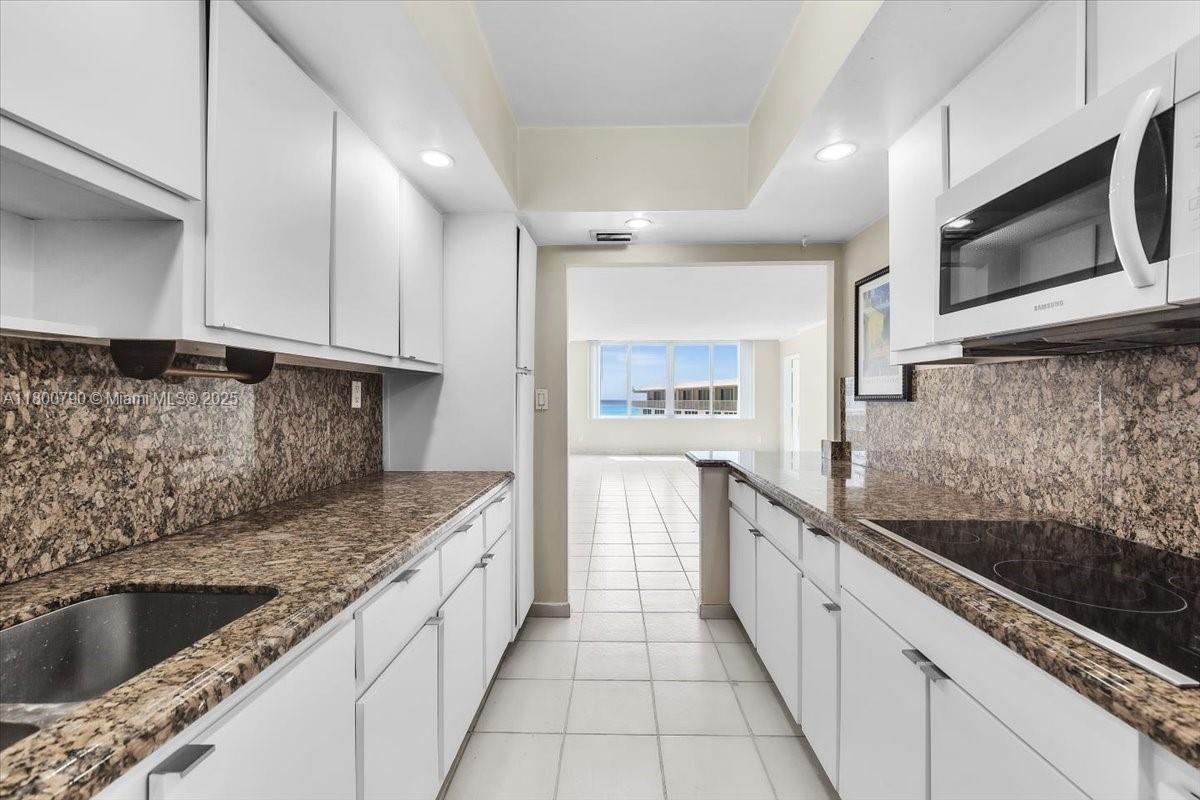Real estate property located at 5401 Collins Ave #428, Miami-dade, The Carriage House Condo, Miami Beach, FL