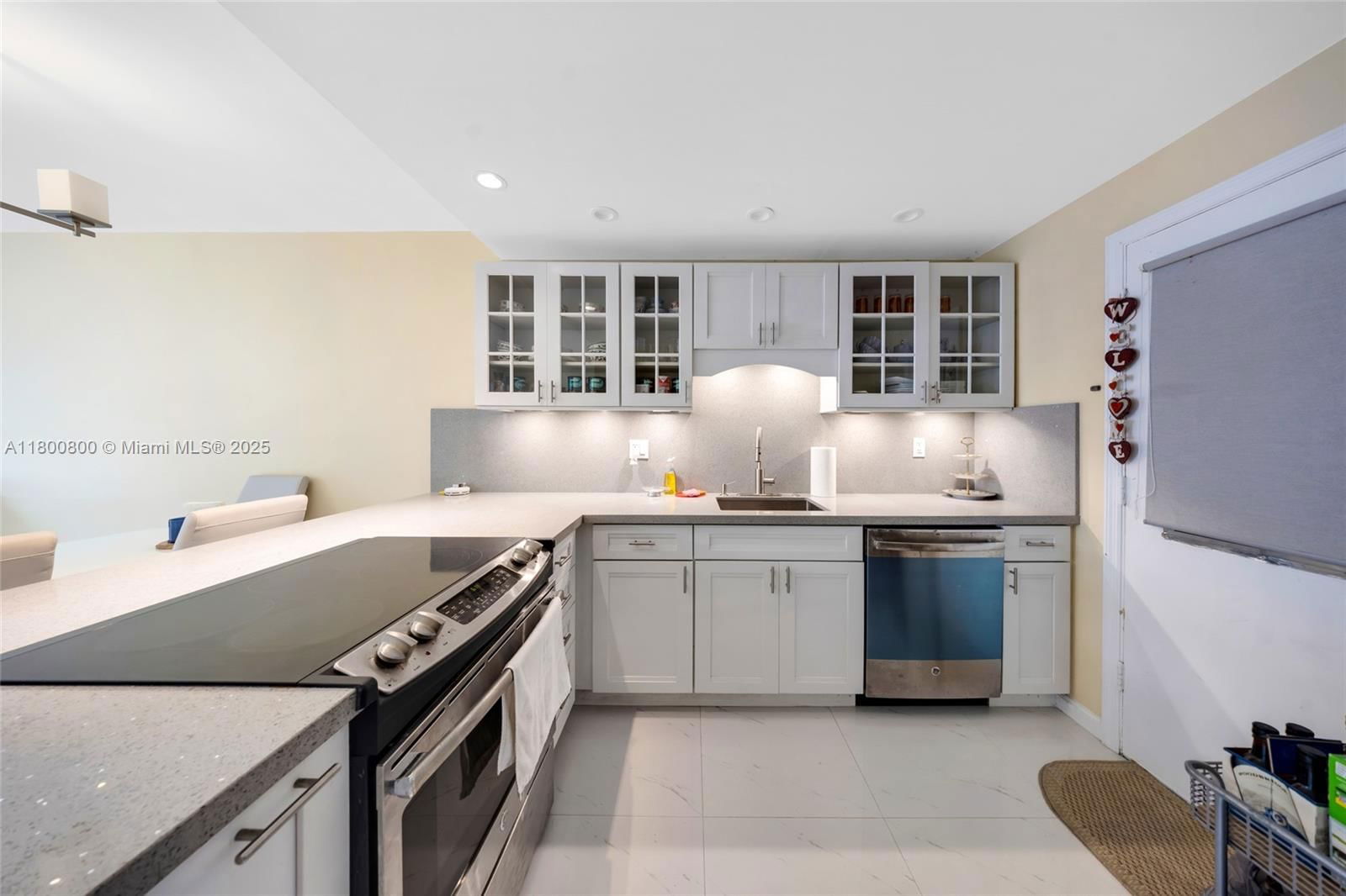 Real estate property located at 16900 14th Ave #202, Miami-dade, Mar-len Gardens No 1 Corp, Miami, FL