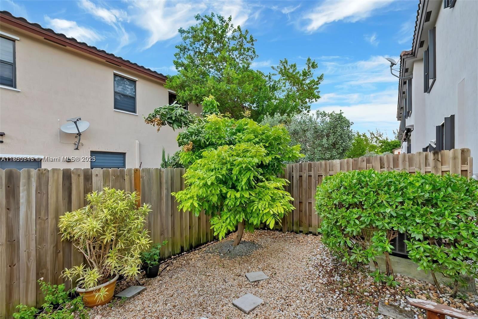 Real estate property located at 15073 119th Ln, Miami-dade, Garden Estates At Hammock, Miami, FL
