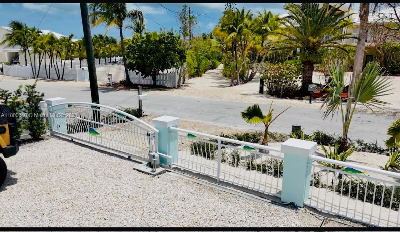 Real estate property located at 157 La Paloma Rd, Monroe, Winston Waterways No 2, Key Largo, FL