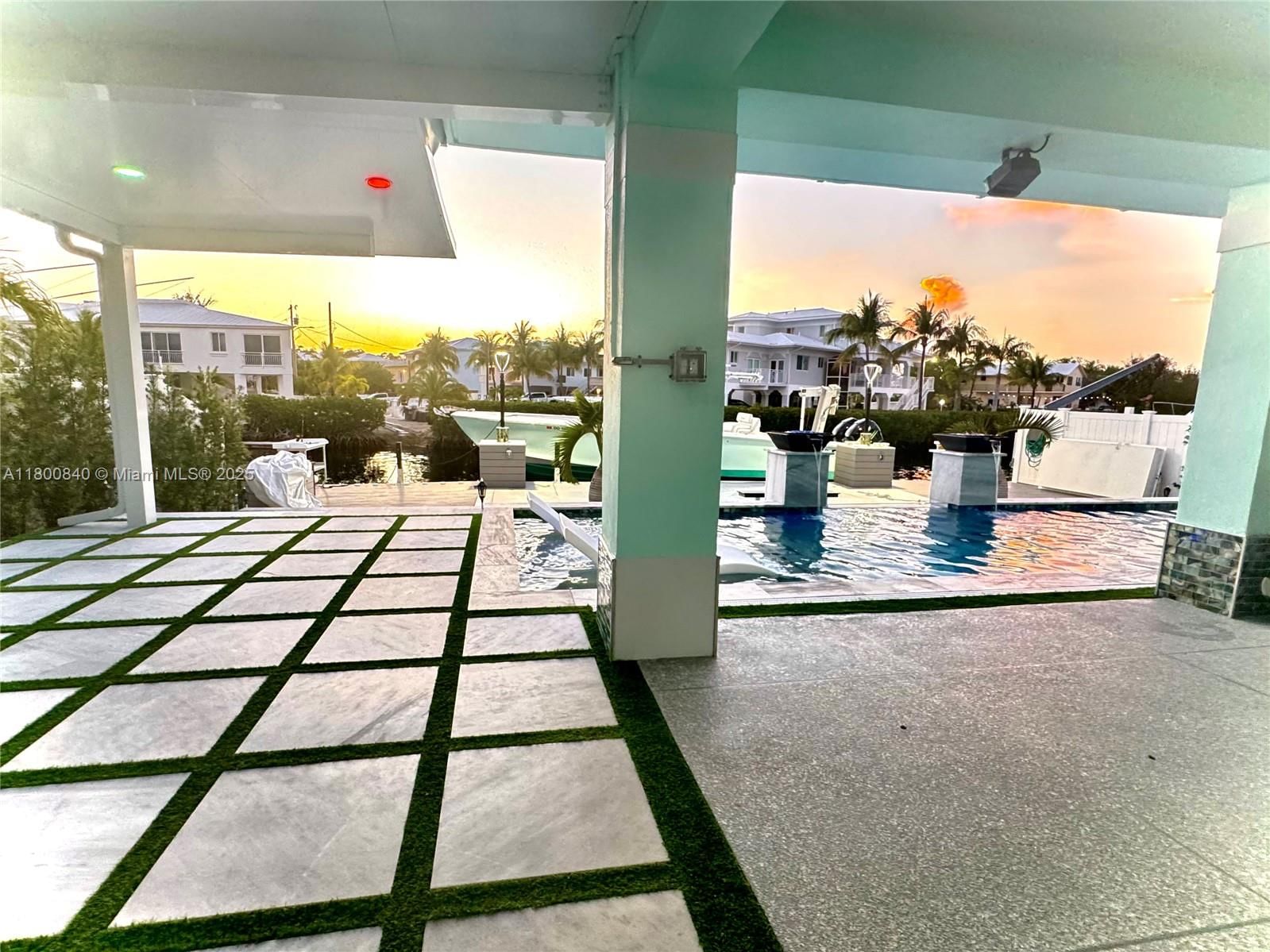 Real estate property located at 157 La Paloma Rd, Monroe, Winston Waterways No 2, Key Largo, FL