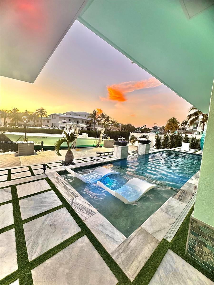 Real estate property located at 157 La Paloma Rd, Monroe, Winston Waterways No 2, Key Largo, FL