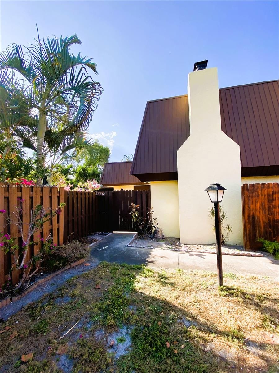 Real estate property located at 3524 Gardens East Dr B, Palm Beach, Cedar Gardens Townhouses, Palm Beach Gardens, FL