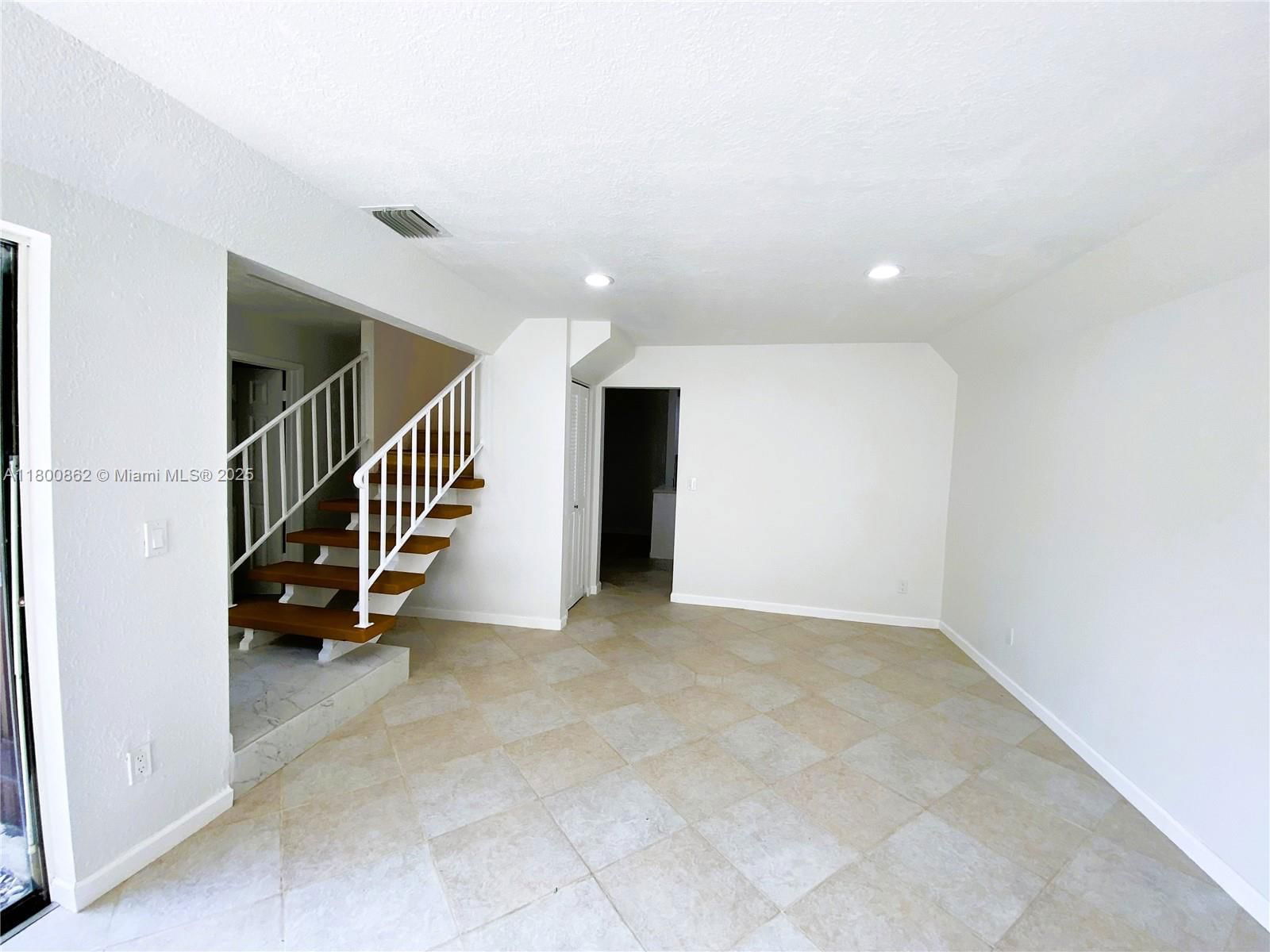 Real estate property located at 3524 Gardens East Dr B, Palm Beach, Cedar Gardens Townhouses, Palm Beach Gardens, FL
