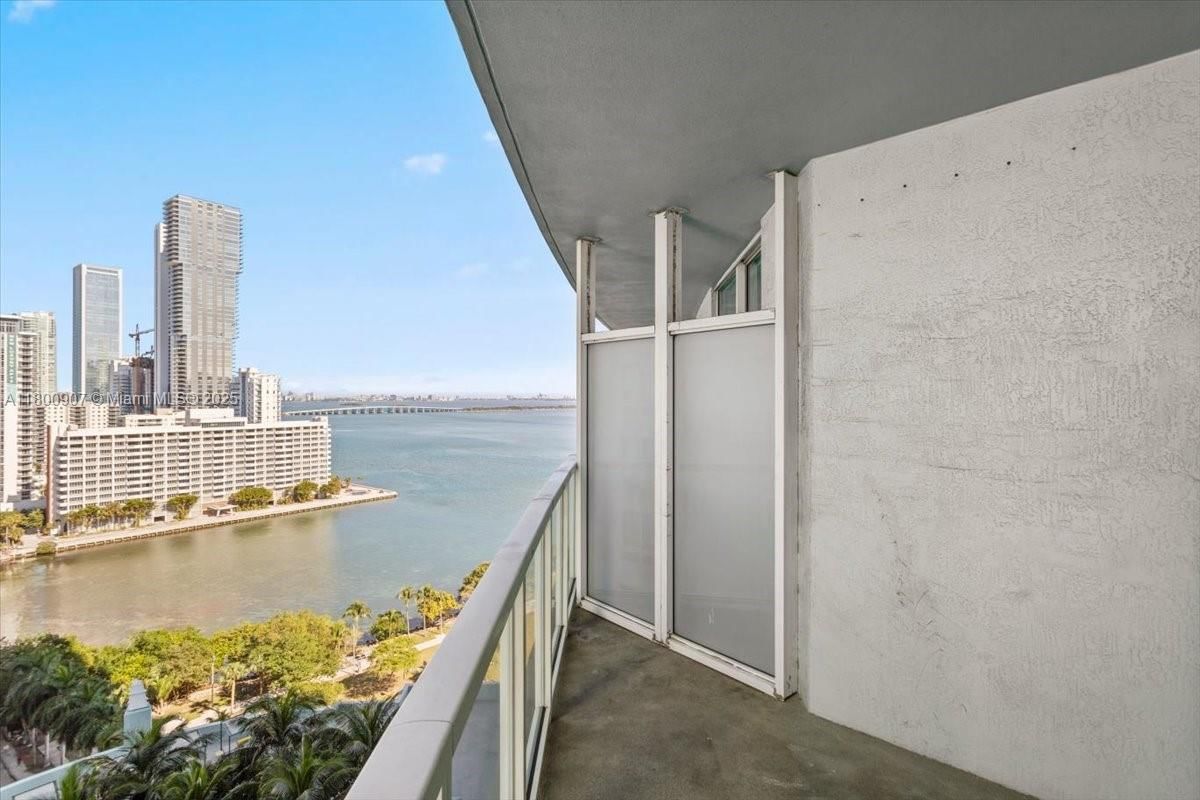Real estate property located at 1900 Bayshore Dr #1810, Miami-dade, Quantum On The Bay Condo, Miami, FL