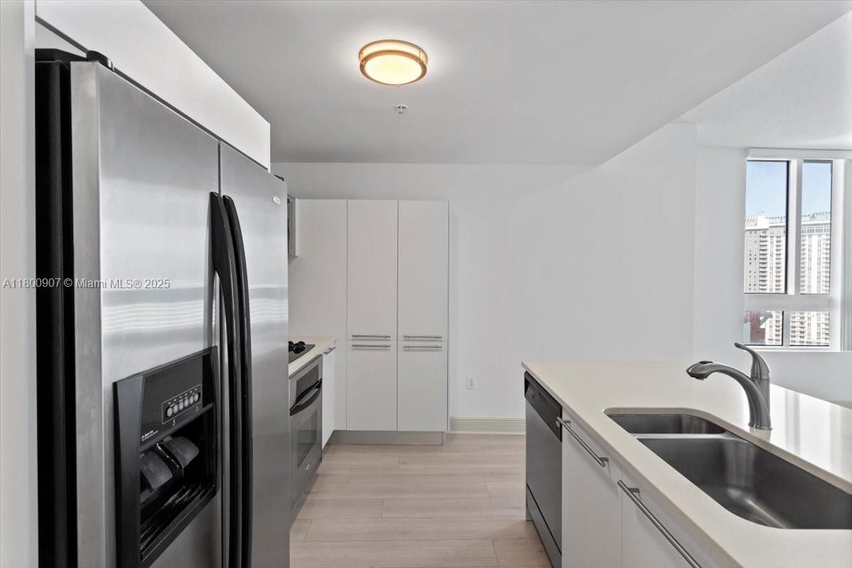 Real estate property located at 1900 Bayshore Dr #1810, Miami-dade, Quantum On The Bay Condo, Miami, FL