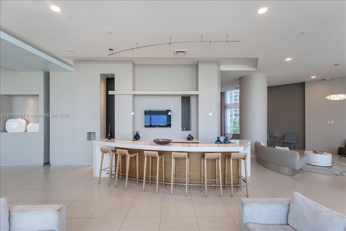 Real estate property located at 1900 Bayshore Dr #1810, Miami-dade, Quantum On The Bay Condo, Miami, FL