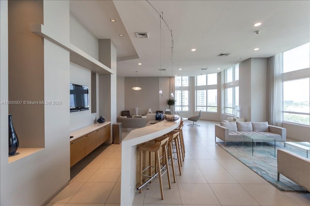 Real estate property located at 1900 Bayshore Dr #1810, Miami-dade, Quantum On The Bay Condo, Miami, FL