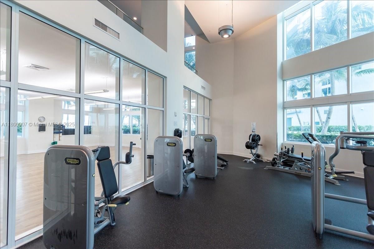 Real estate property located at 1900 Bayshore Dr #1810, Miami-dade, Quantum On The Bay Condo, Miami, FL
