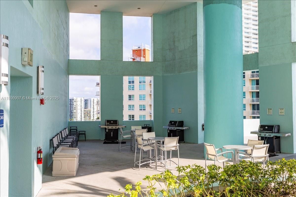 Real estate property located at 1900 Bayshore Dr #1810, Miami-dade, Quantum On The Bay Condo, Miami, FL