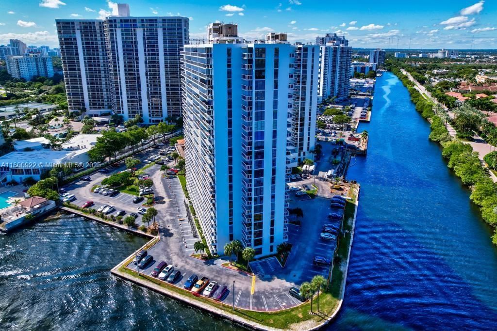 Real estate property located at 20505 Country Club Dr #143, Miami-dade, Waterview Condo, Aventura, FL