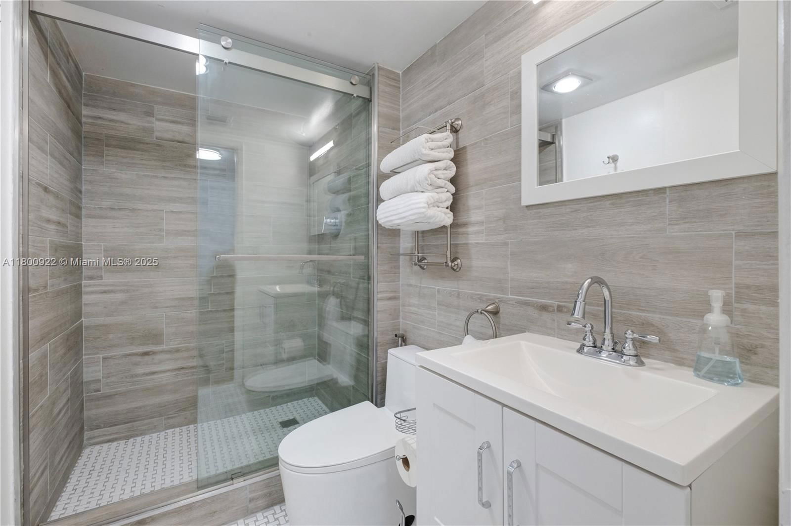 Real estate property located at 20505 Country Club Dr #143, Miami-dade, Waterview Condo, Aventura, FL
