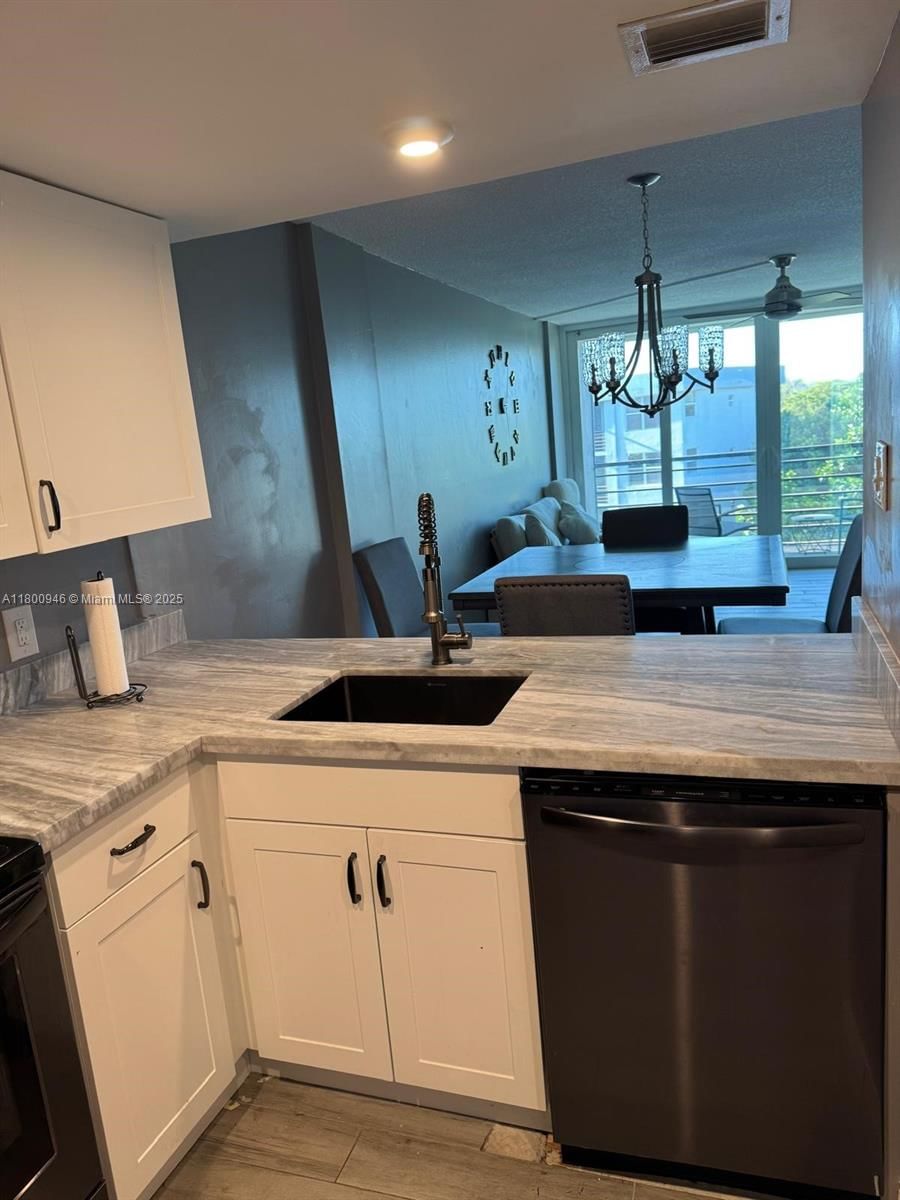 Real estate property located at 114 Royal Park Dr #4H, Broward, Royal Park Condo, Oakland Park, FL