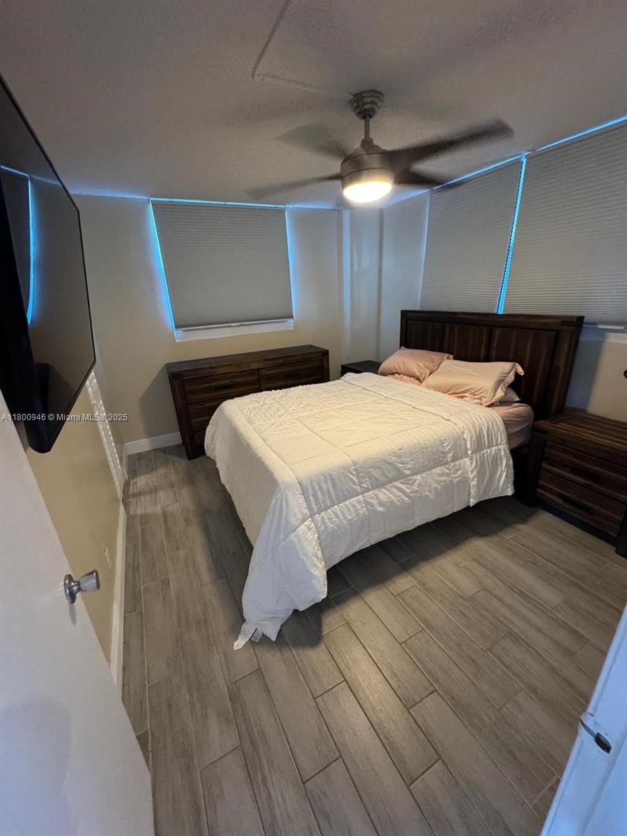 Real estate property located at 114 Royal Park Dr #4H, Broward, Royal Park Condo, Oakland Park, FL