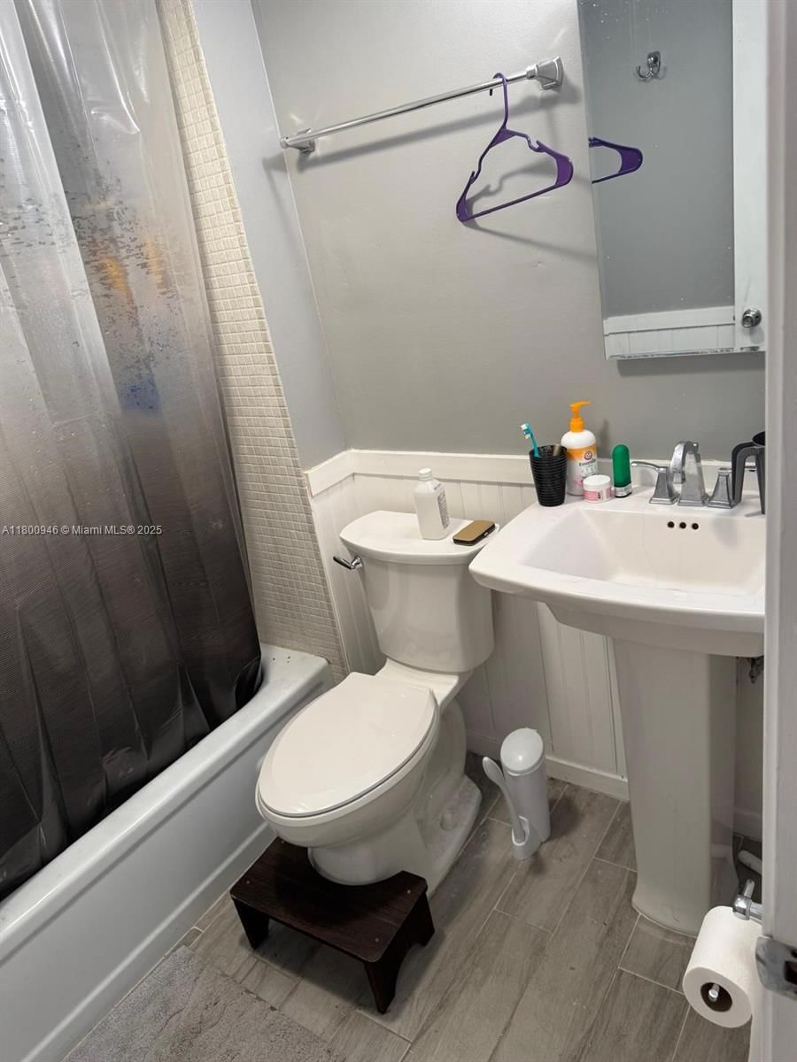 Real estate property located at 114 Royal Park Dr #4H, Broward, Royal Park Condo, Oakland Park, FL