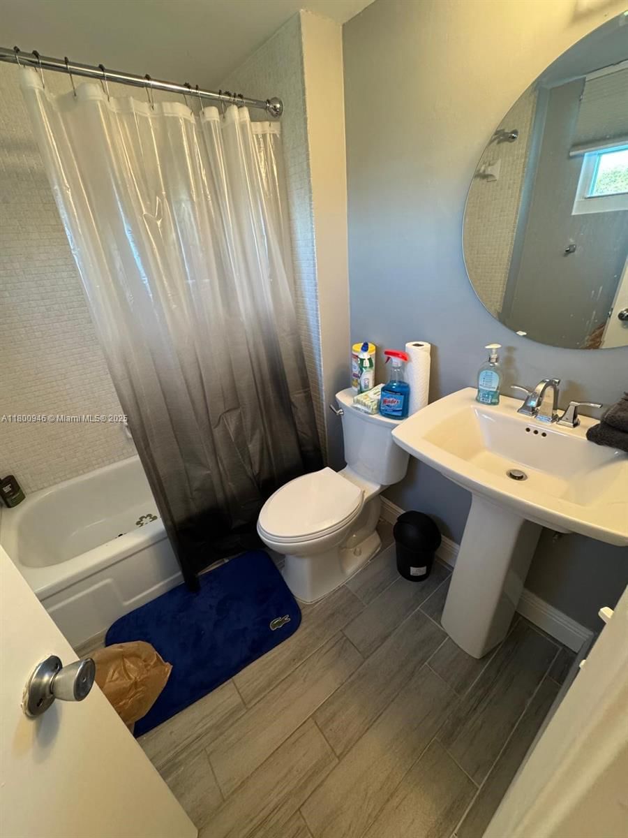 Real estate property located at 114 Royal Park Dr #4H, Broward, Royal Park Condo, Oakland Park, FL